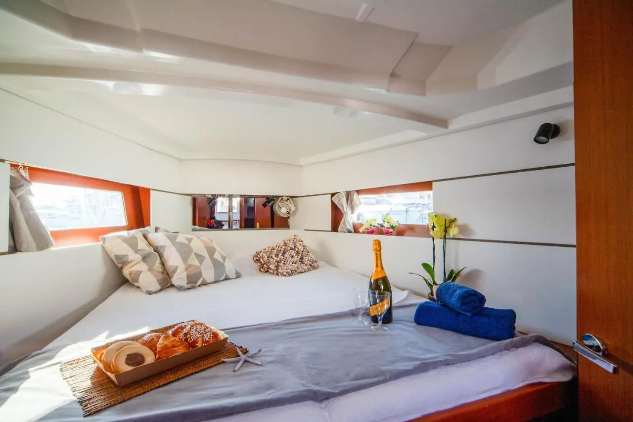Botel Barca A Vela Kerama - Smart Wind Hotel Naples Italy