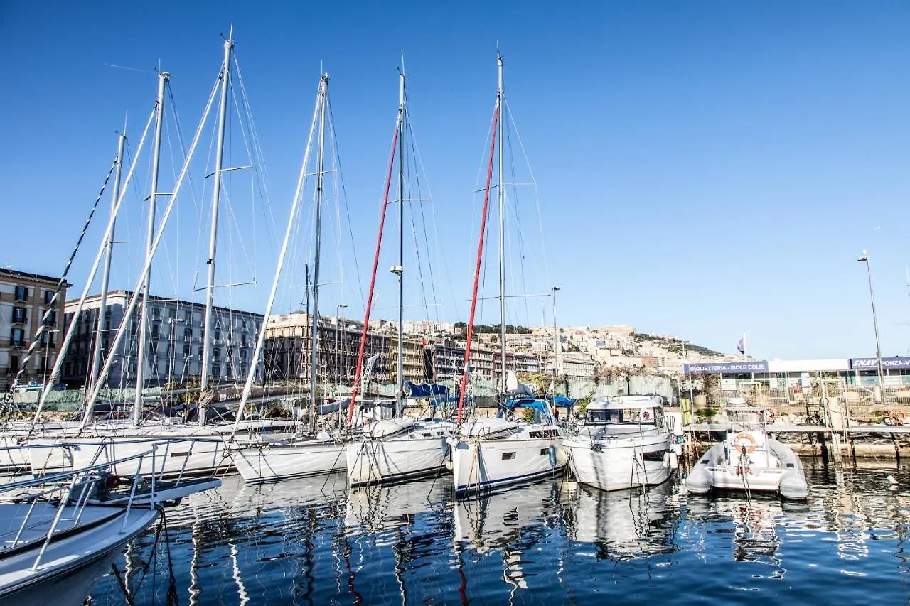 Barca A Vela Kerama - Smart Wind Hotel Naples Botel