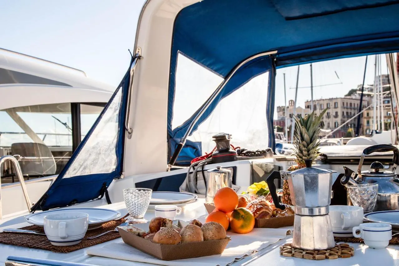 Barca A Vela Kerama - Smart Wind Hotel Naples 0*,  Italy