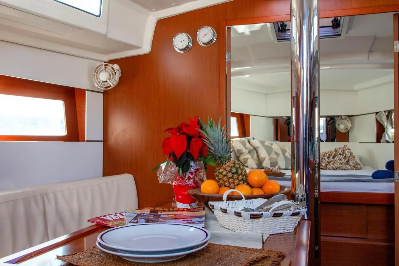 Barca A Vela Kerama - Smart Wind Hotell Neapel